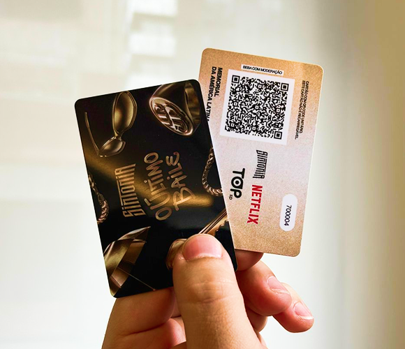 Tecnologia e Experiência com Autopass: 13.000 QR Codes para Embarque e Branding da série